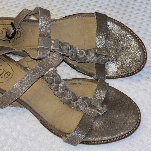 ANTHROPOLOGIE LATIGO Dreamy 8.5 Leather Flat Sandals Neutral Metallic Taupe Gray - Picture 2 of 16